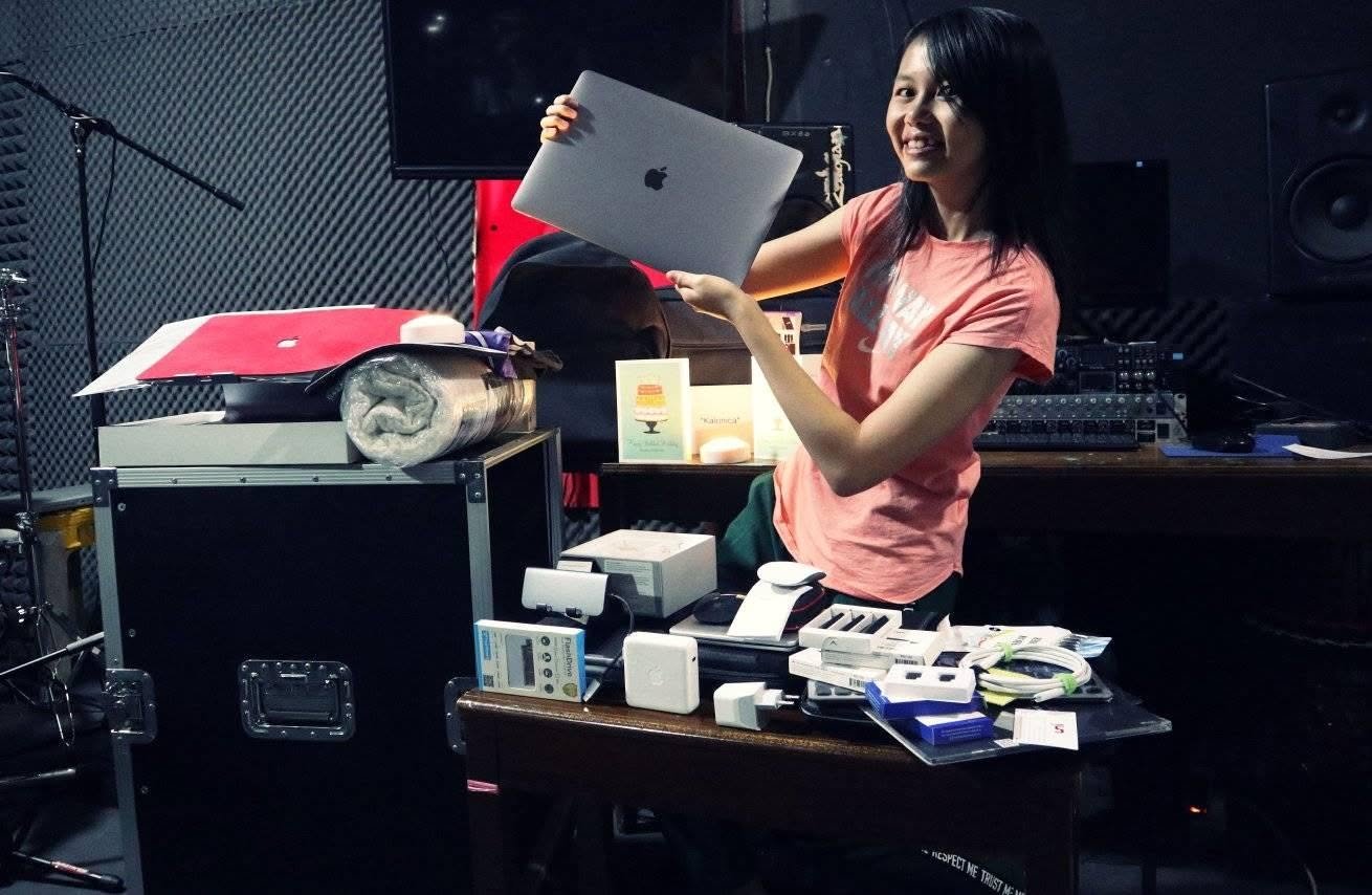 Perangkat Mac & Studio — Hadiah dari Pendukung Internasional